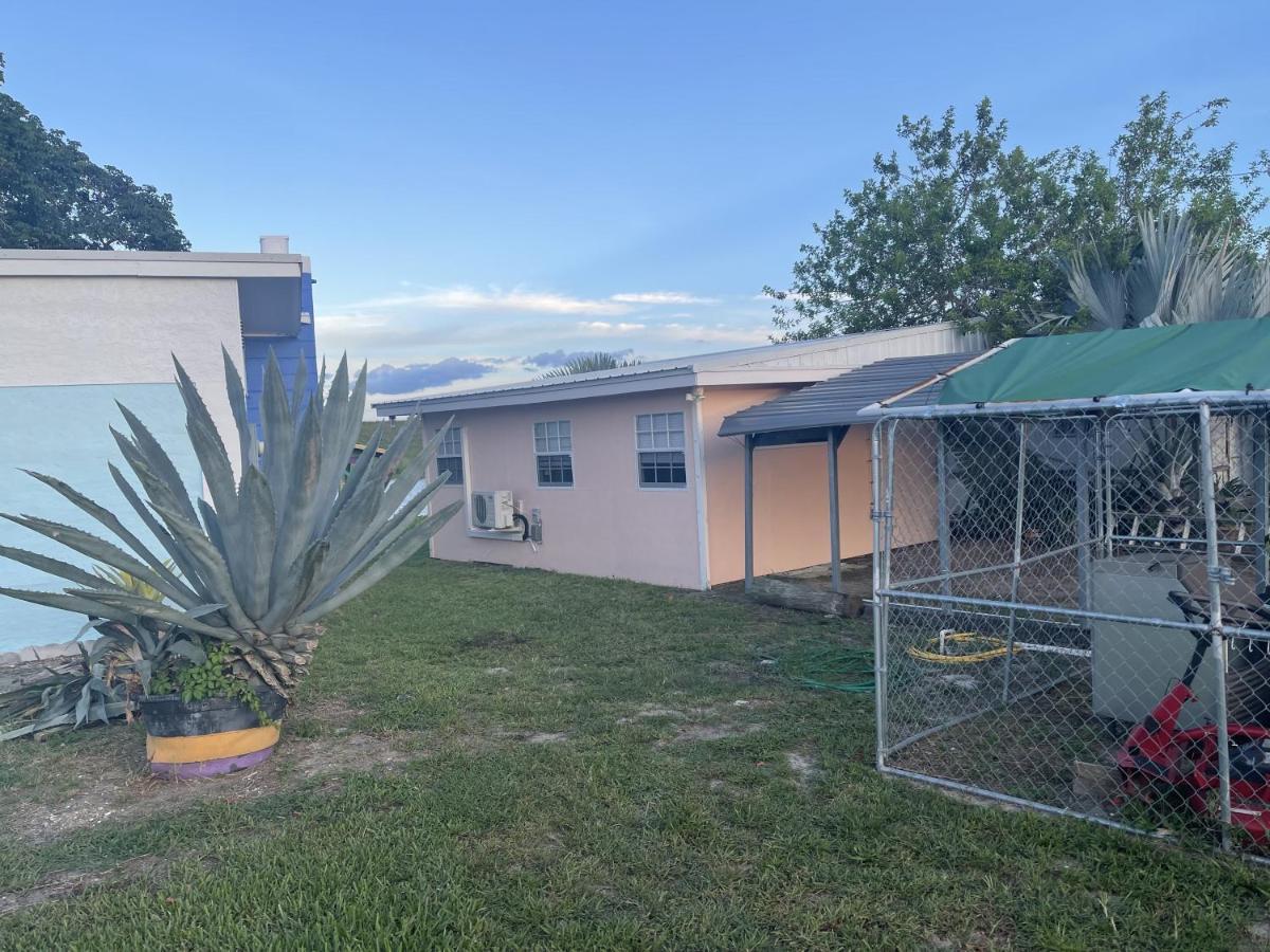 Rim Canal Cottage 'Yellow House' With Canal Views & Boat Dock Cottage Okeechobee Exterior photo
